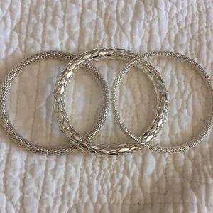 Set of 3 stackable lightweight bangles